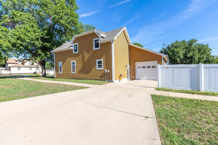 Property Photo: 334 4th Ave SE IA 51031-8004