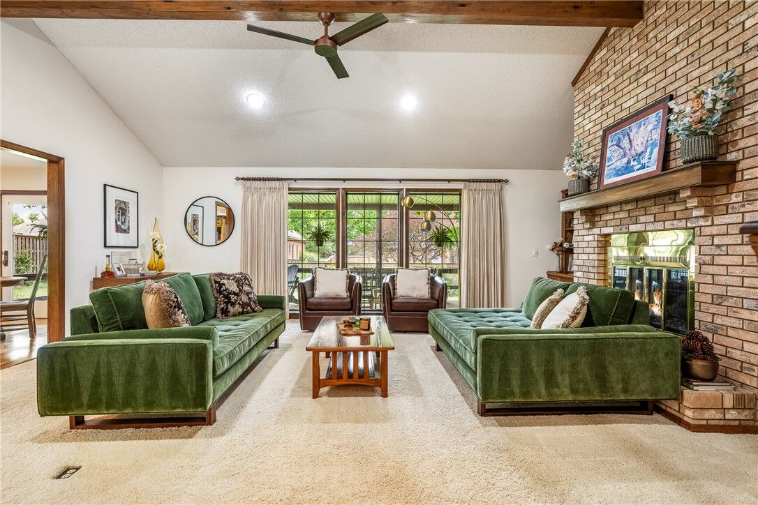 Property Photo:  1402 NW K Street  AR 72712 