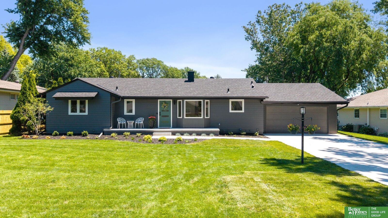 Property Photo: 2605 S 87 Avenue NE 68114
