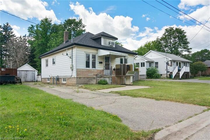 Property Photo:  24 Park Road N  ON N3S 6T2 