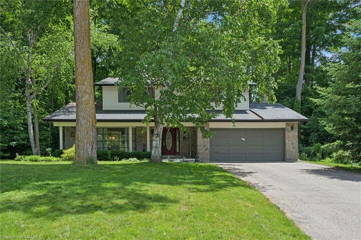 Property Photo:  15 Wildwood Place  ON N2L 4B2 