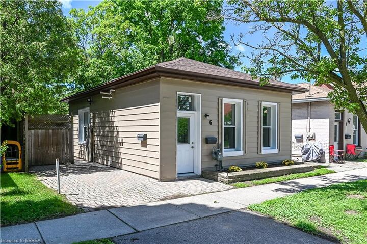 Property Photo:  6 Duke Street  ON N3T 3T3 