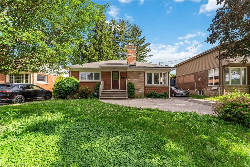 Property Photo:  21 Sheridan Lane Upper  ON L8S 2N3 