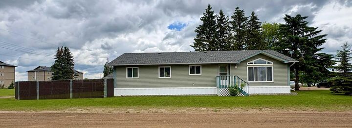 Property Photo: 5014 45 Avenue AB T9X 1Y4