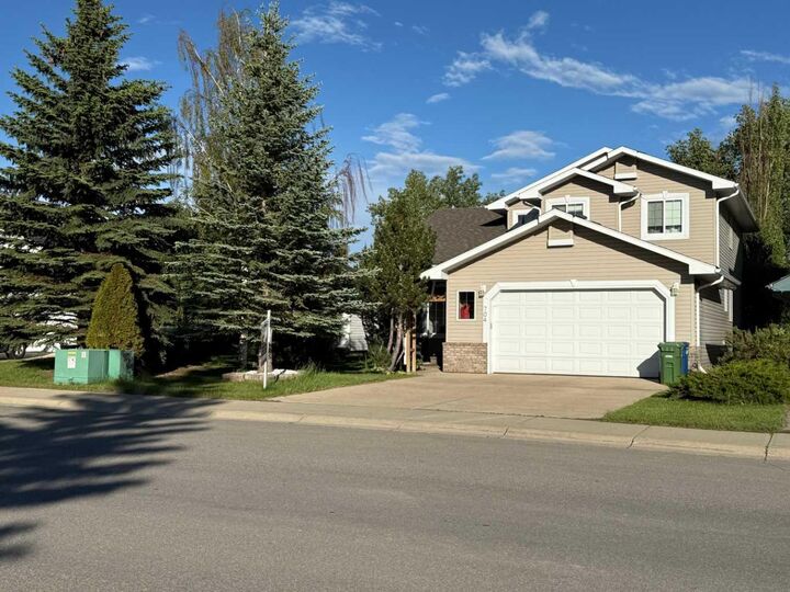 Property Photo: 704 Woodside Drive NW AB T4B 2G9