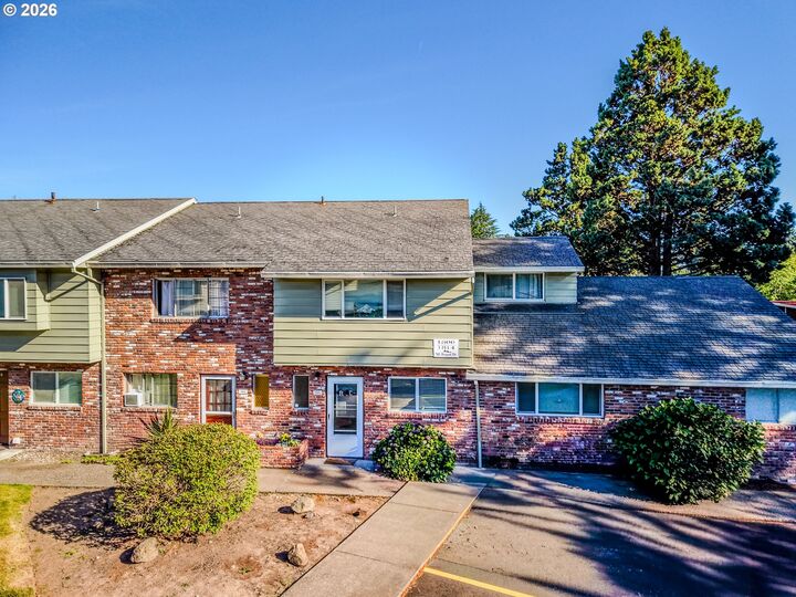 Property Photo:  1802 NE Hogan Dr  OR 97030 