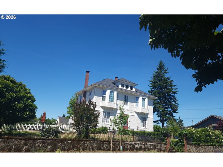Property Photo: 2914 K St WA 98663