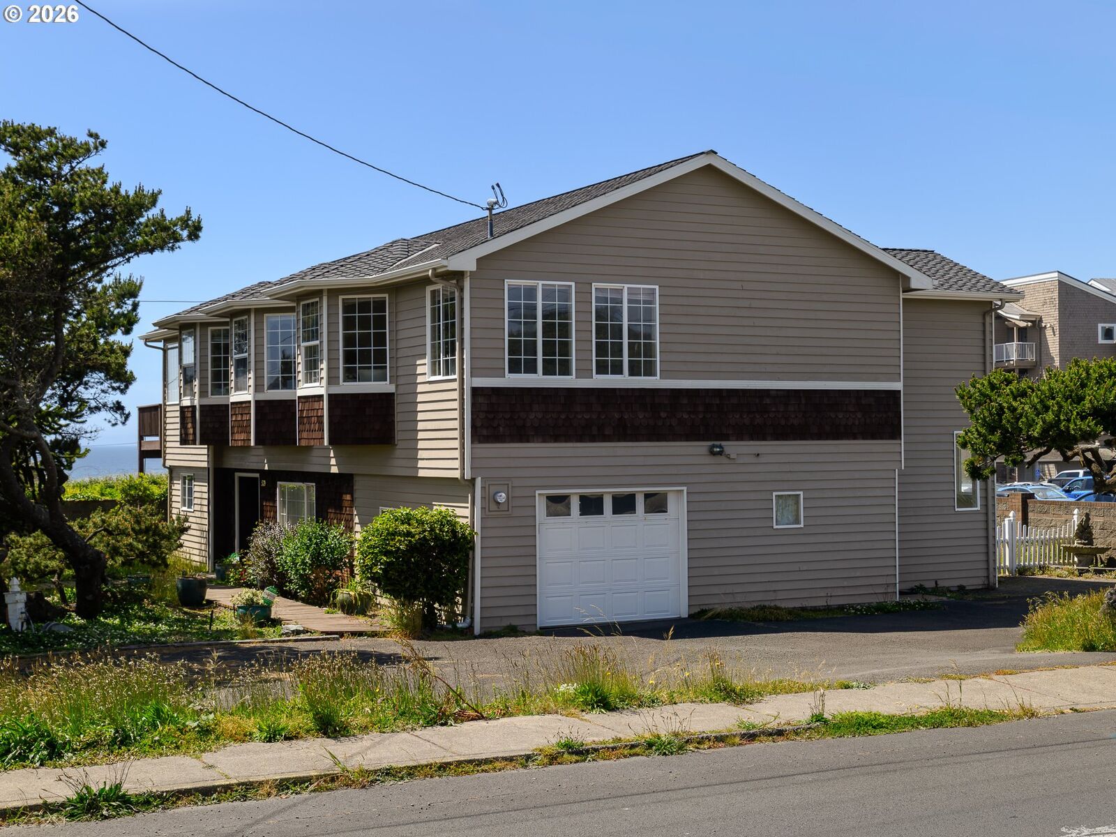 Property Photo: 539 SW Park St OR 97365
