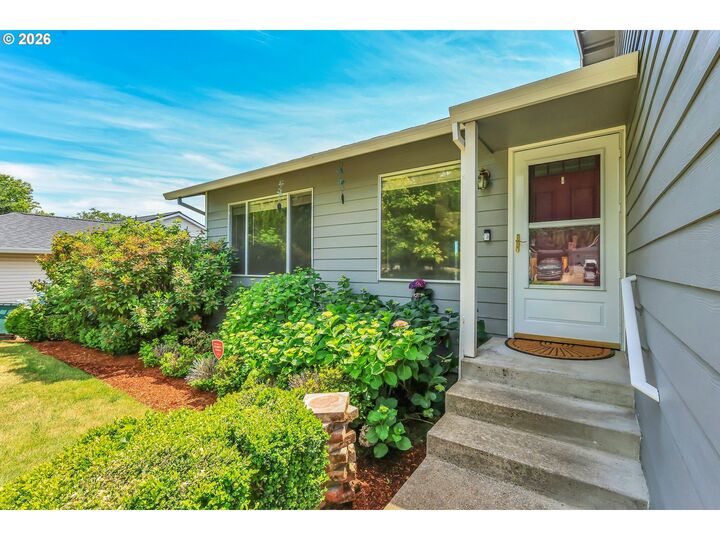 Property Photo:  524 Ballad Ln  OR 97116 