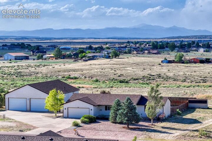 Property Photo:  831 E Paseo Dorado Drive  CO 81007 
