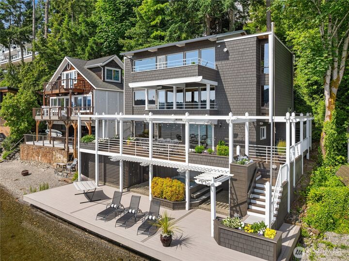 Property Photo:  2240 W Lake Sammamish Pkwy  NE  WA 98052 