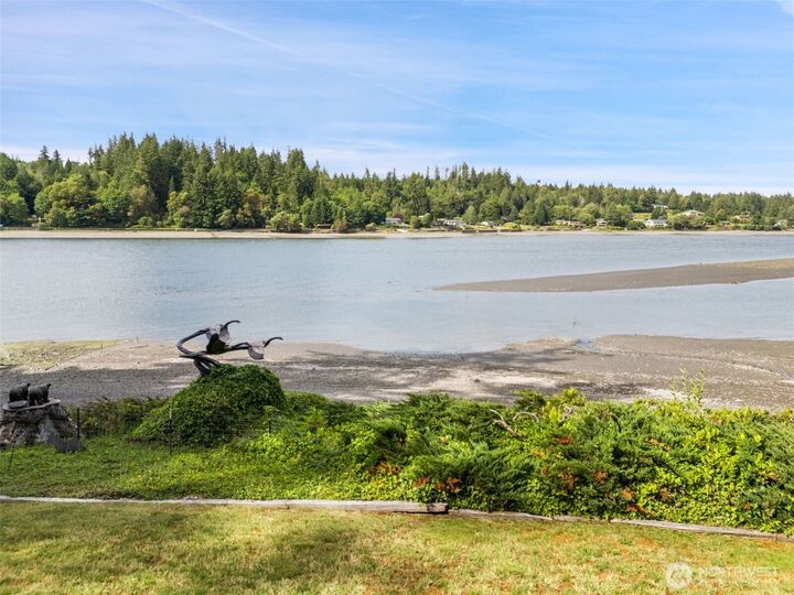 Property Photo:  