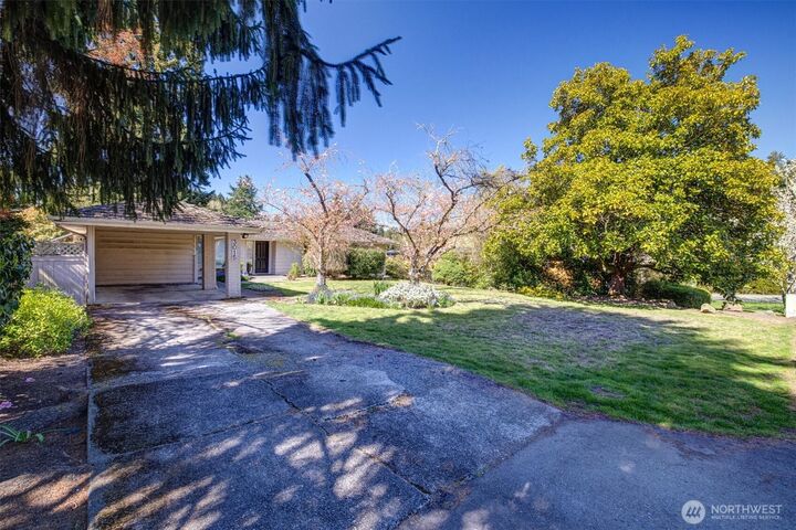 Property Photo:  3015  Hunts Point Circle  WA 98004 