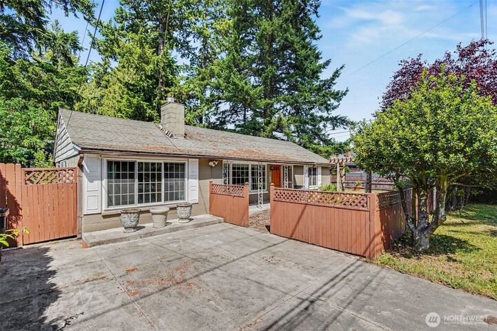 Property Photo:  11557  8th Avenue NE  WA 98125 