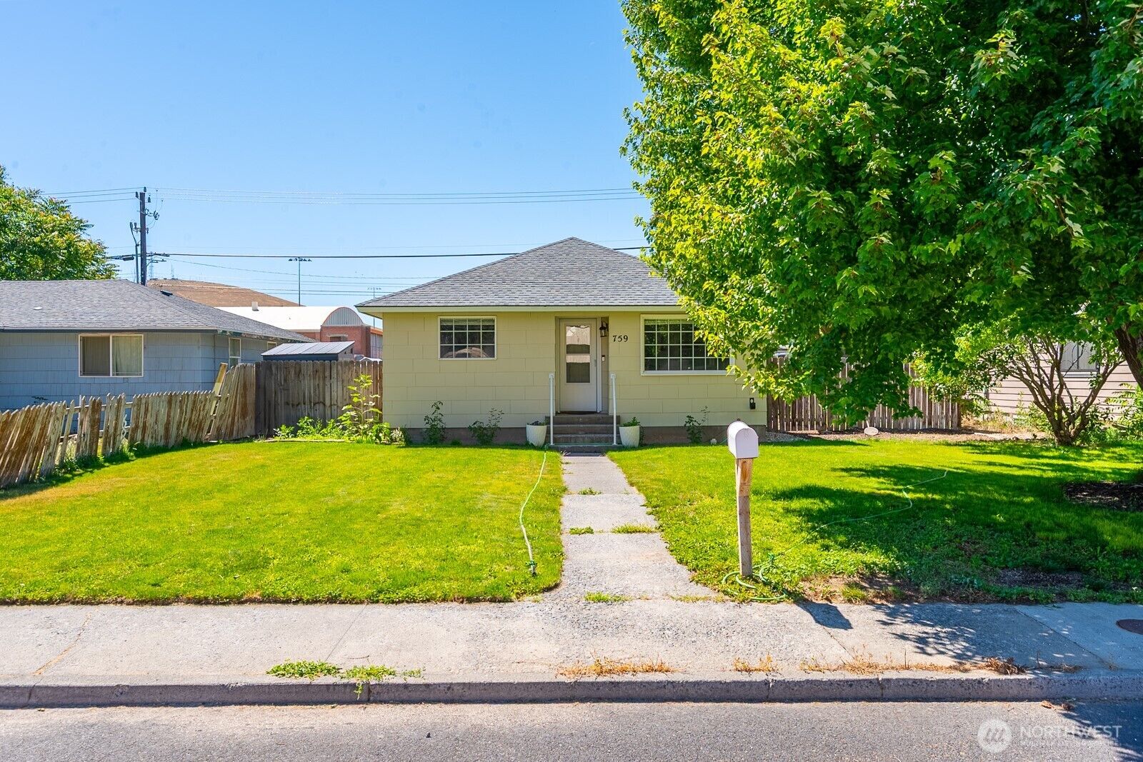 Property Photo: 759 C Street NW WA 98823
