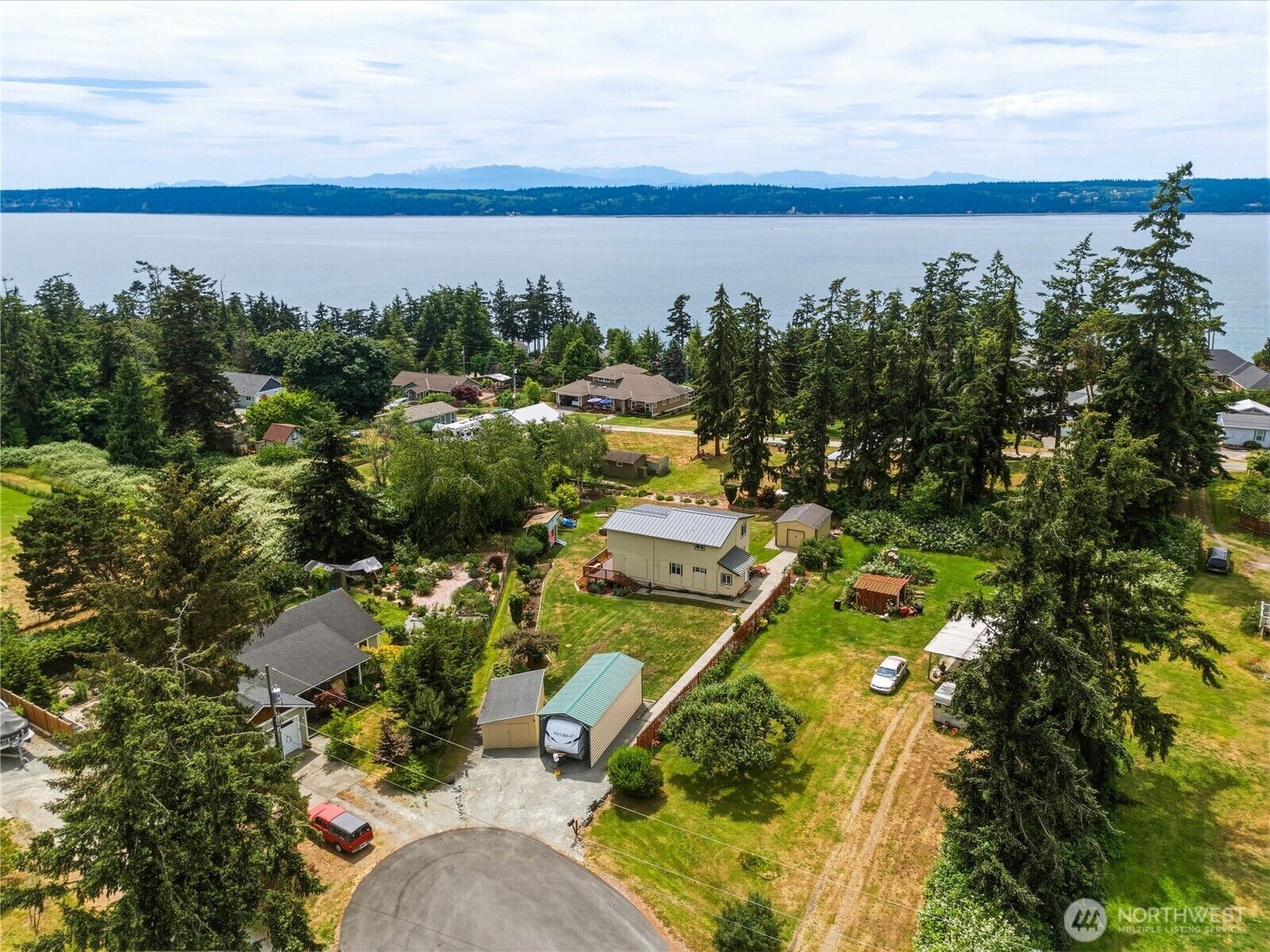 Property Photo: 840 Wolverine Place WA 98282
