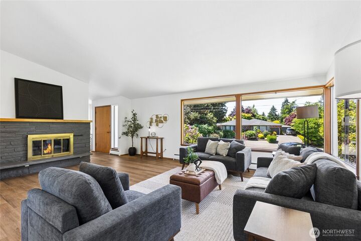 Property Photo: 15724 13th Avenue SW WA 98166