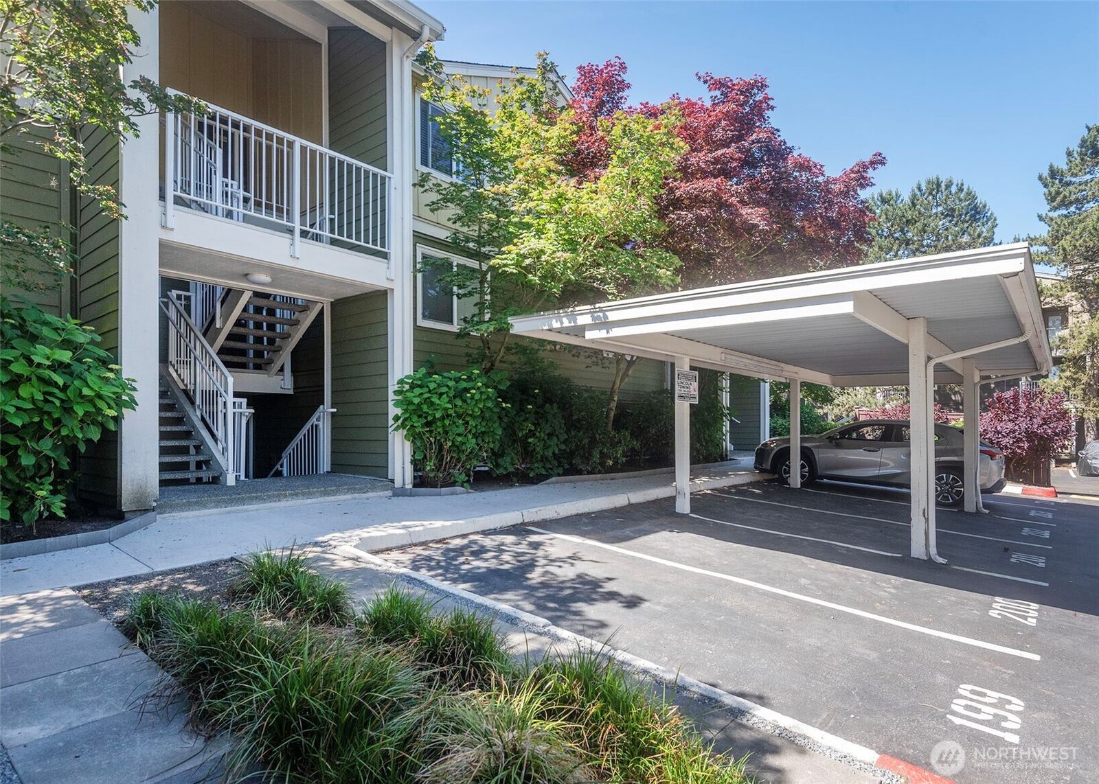 Property Photo:  300 N  130th 4104  WA 98133 