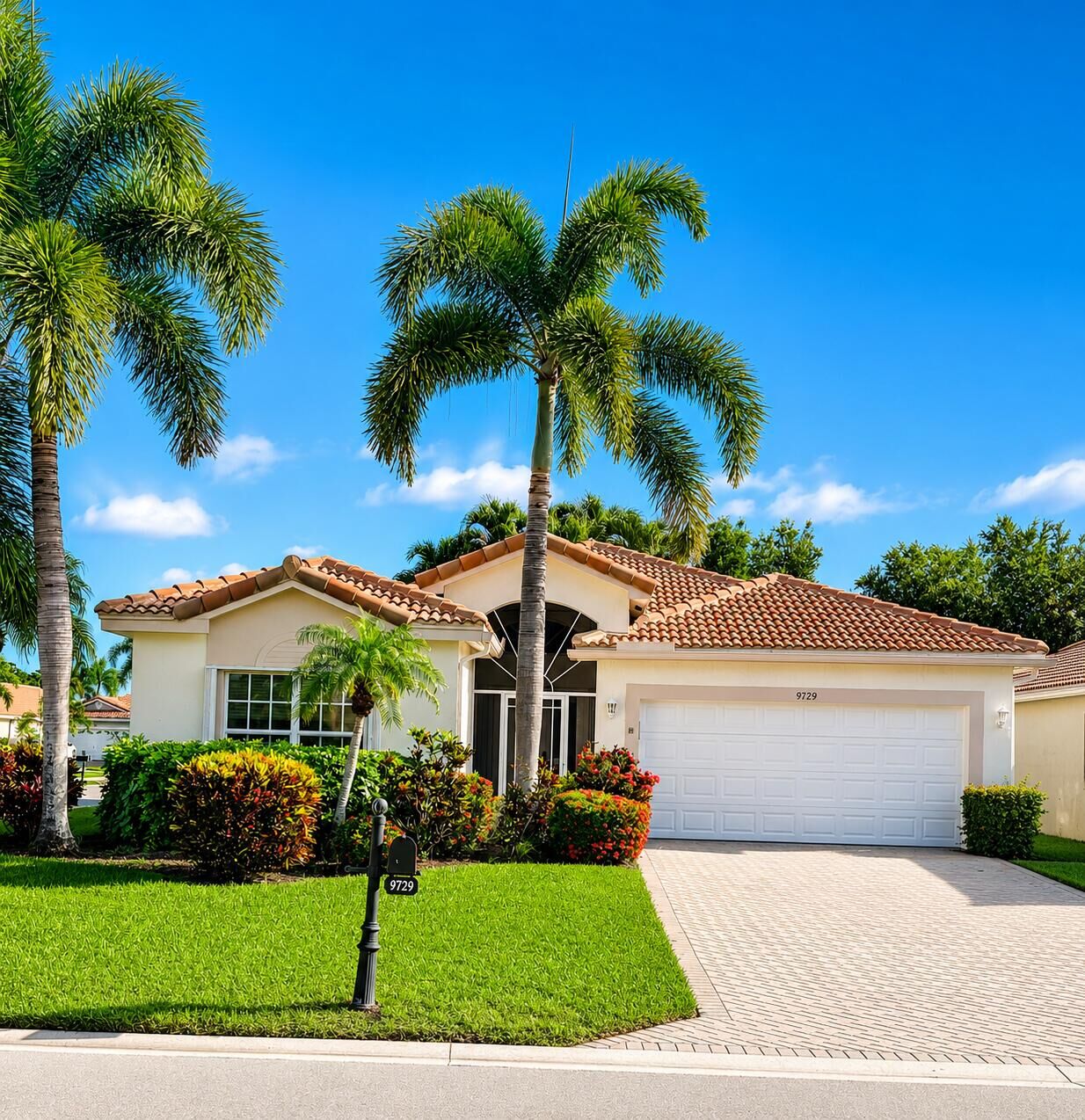 Property Photo: 9729 Lemonwood Way FL 33437