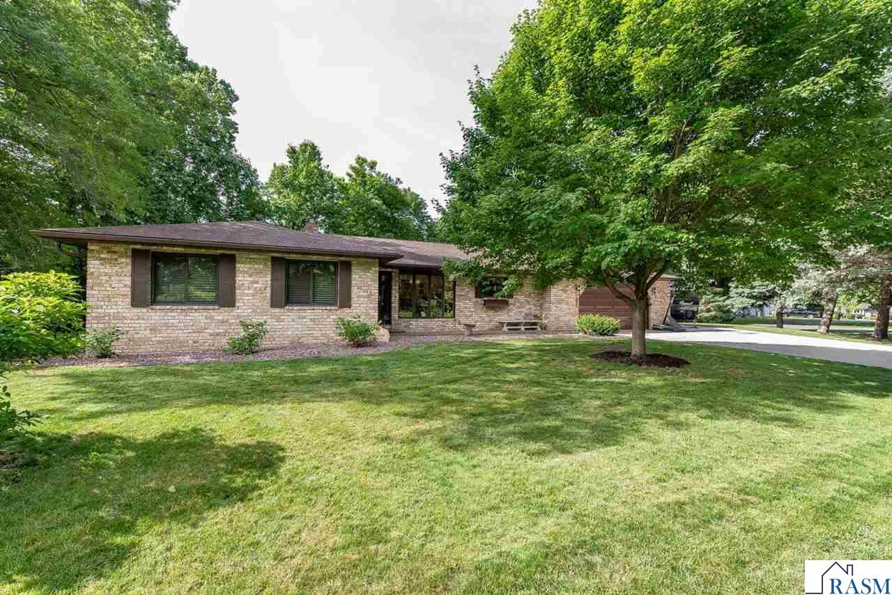 Property Photo: 137 Maple Park Drive MN 56001