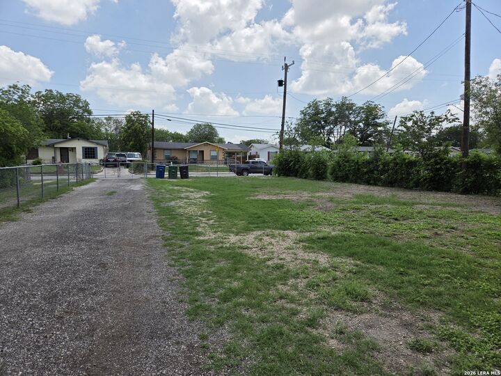 Property Photo: 727 Menefee Blvd TX 78237