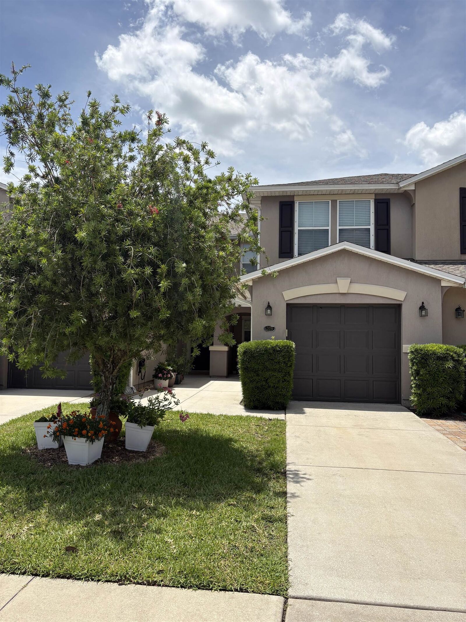 Property Photo: 209 E Pisa Pl FL 32084