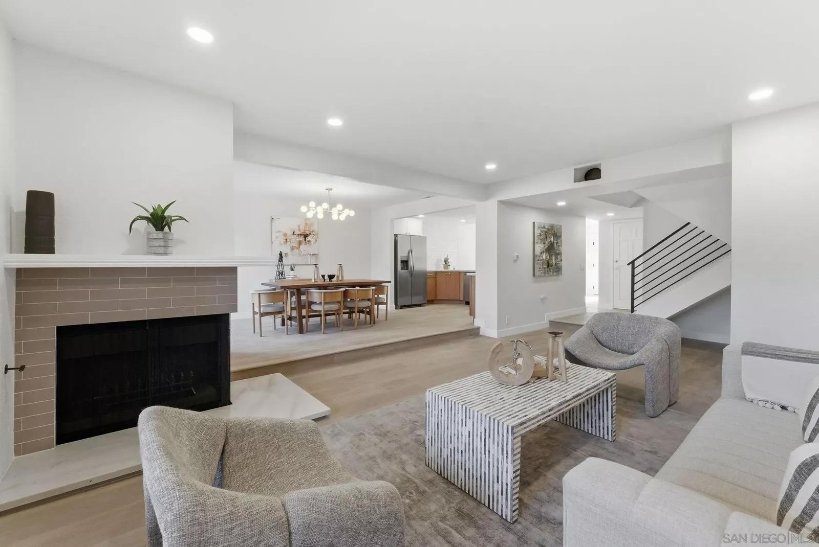 Property Photo: 9917 Aviary Dr CA 92131
