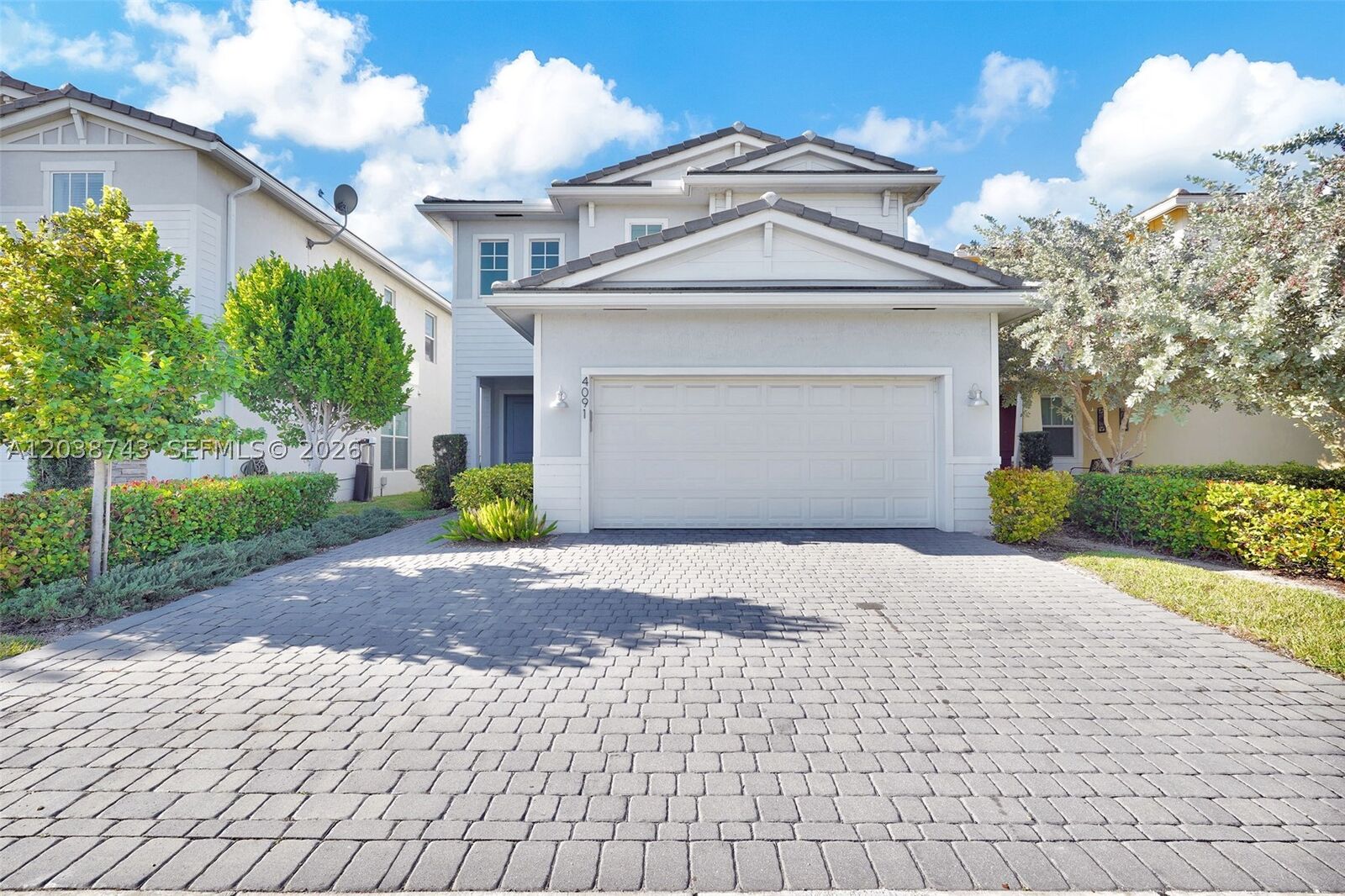 Property Photo: 4091 Pelicano Way 4091 FL 33064