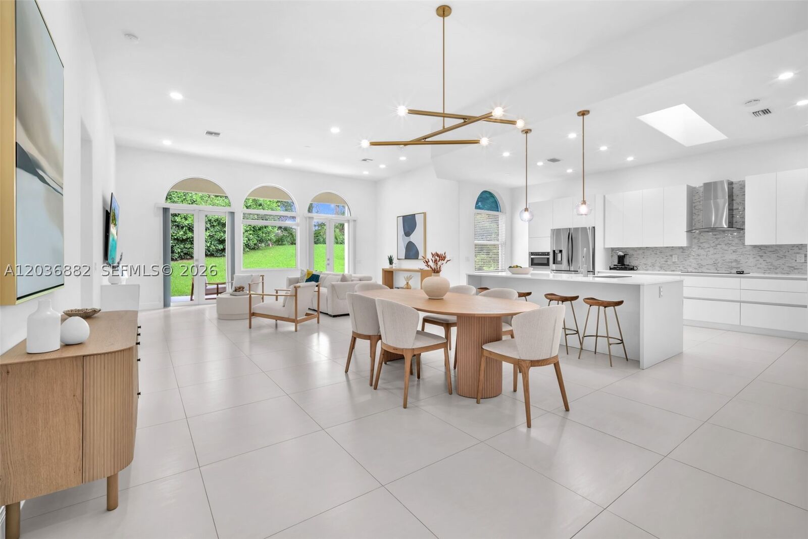 Property Photo:  2163 Bay Ct  FL 33326 