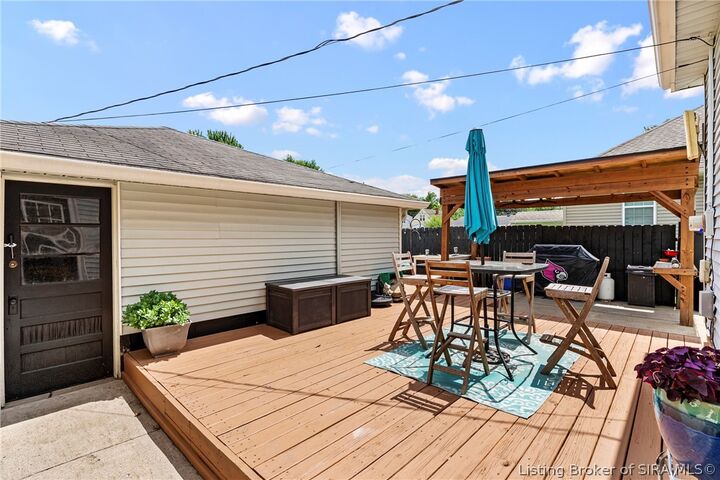 Property Photo: 122 E Bowne Boulevard IN 47129