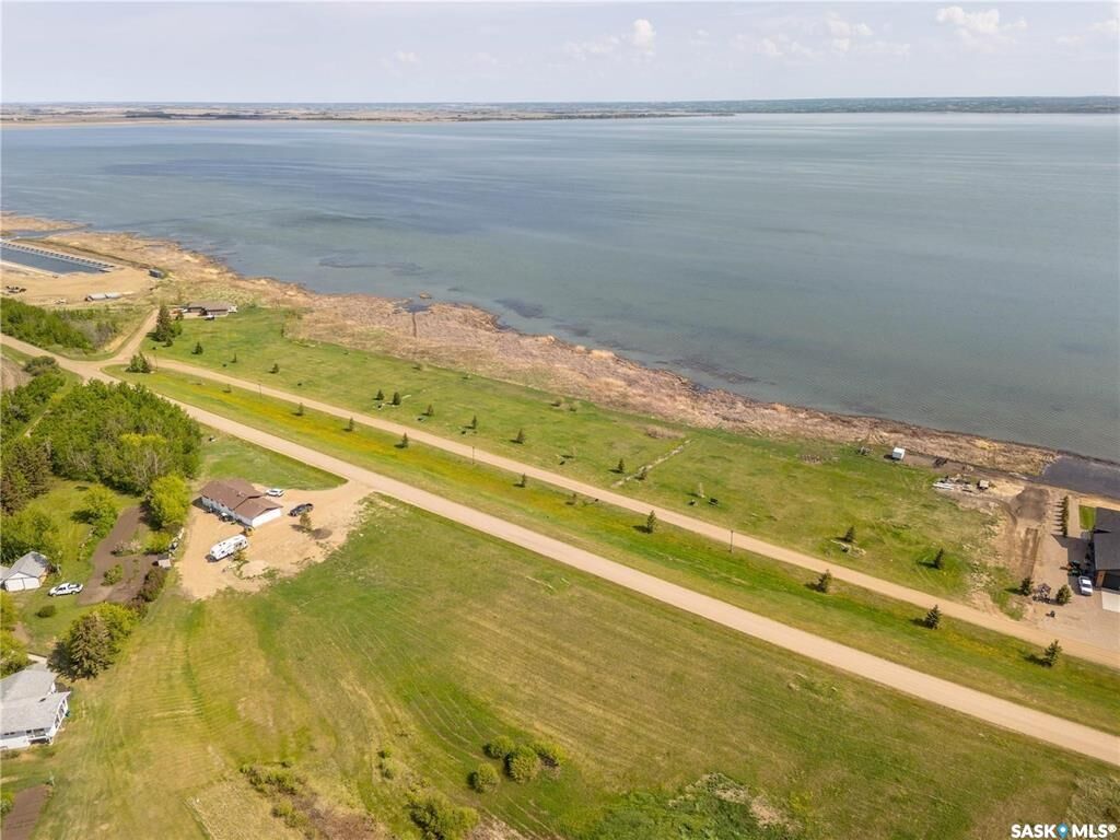 Property Photo: 810 Lakeshore Drive SK S0M 1X0