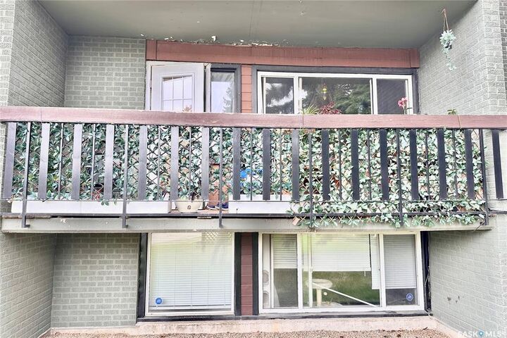 Property Photo: 208 Lindsay Place 14 SK S7H 3E6