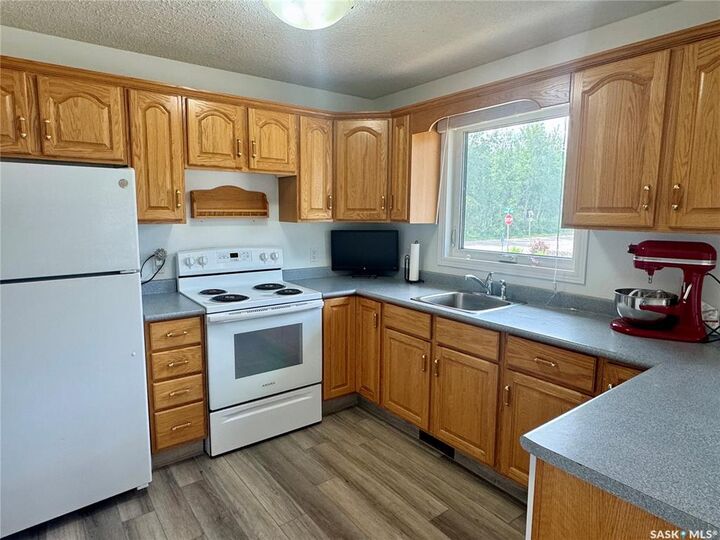 Property Photo: 1504 Studer Street SK S0J 1L0
