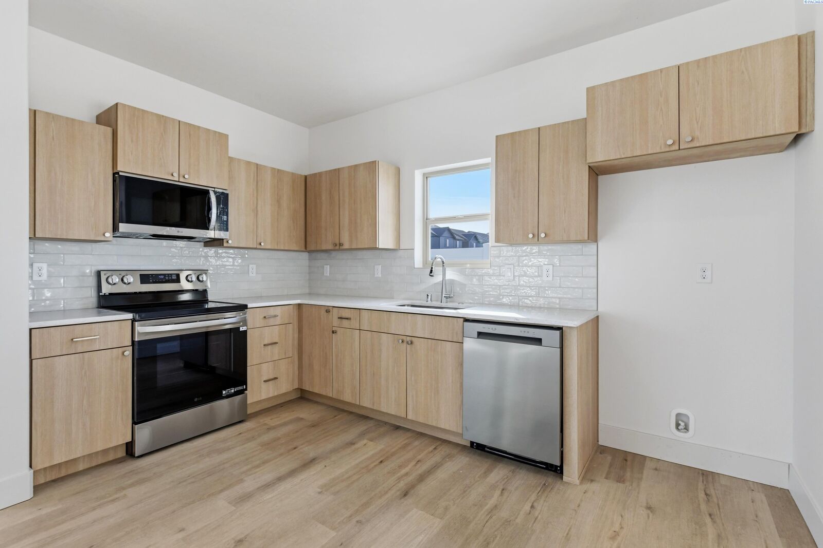 Property Photo: 302 Kraus Ct WA 99353