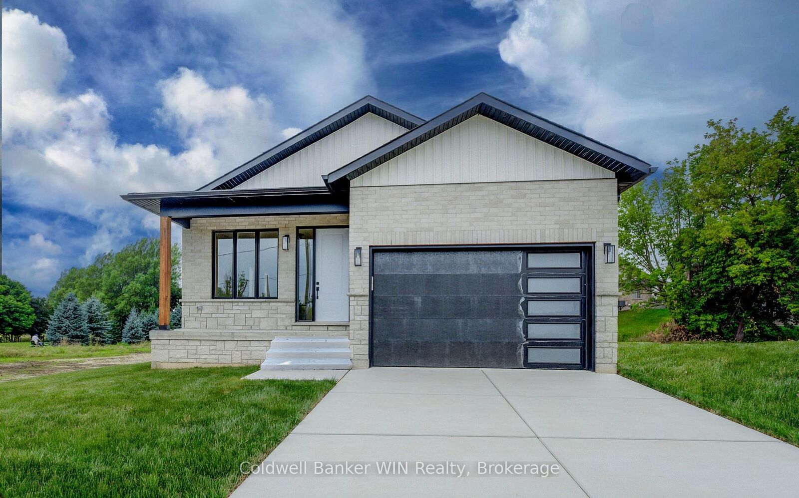 Property Photo: 647 Martin Street ON N0G 2L3