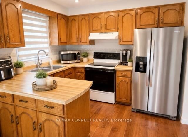 Property Photo: 27 Radford Crescent ON L3P 4A2