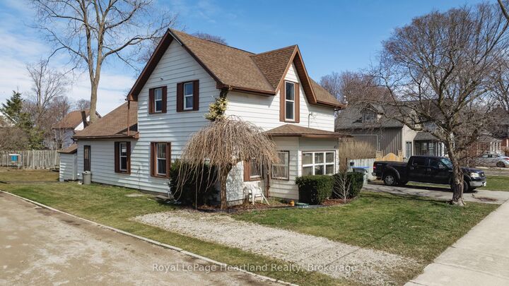 Property Photo: 43 Trafalgar Street ON N7A 1T4