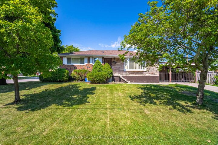 Property Photo: 524 East 16th Street ON L9A 4L1