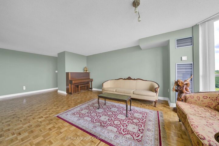 Property Photo: 175 Cedar Avenue 913 ON L4C 9V3