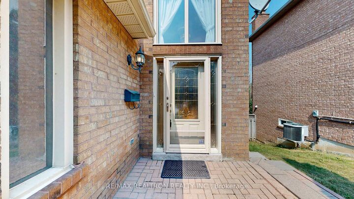 Property Photo: 9 Cranston Manor Court ON M1J 3M7