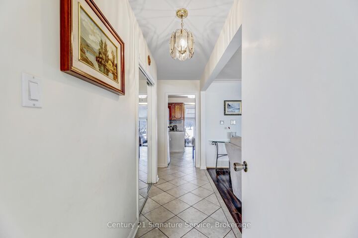 Photo de la propriété:  8026 Mayfield Road  ON L7E 0W2 