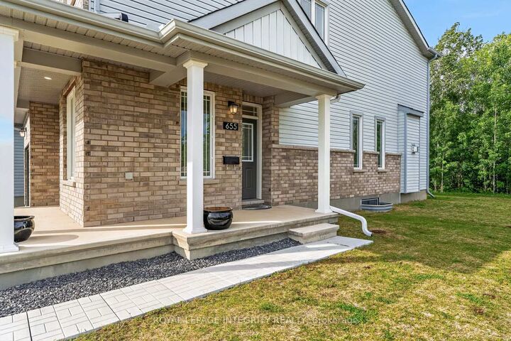 Property Photo: 655 Persimmon Way ON K1W 0T2