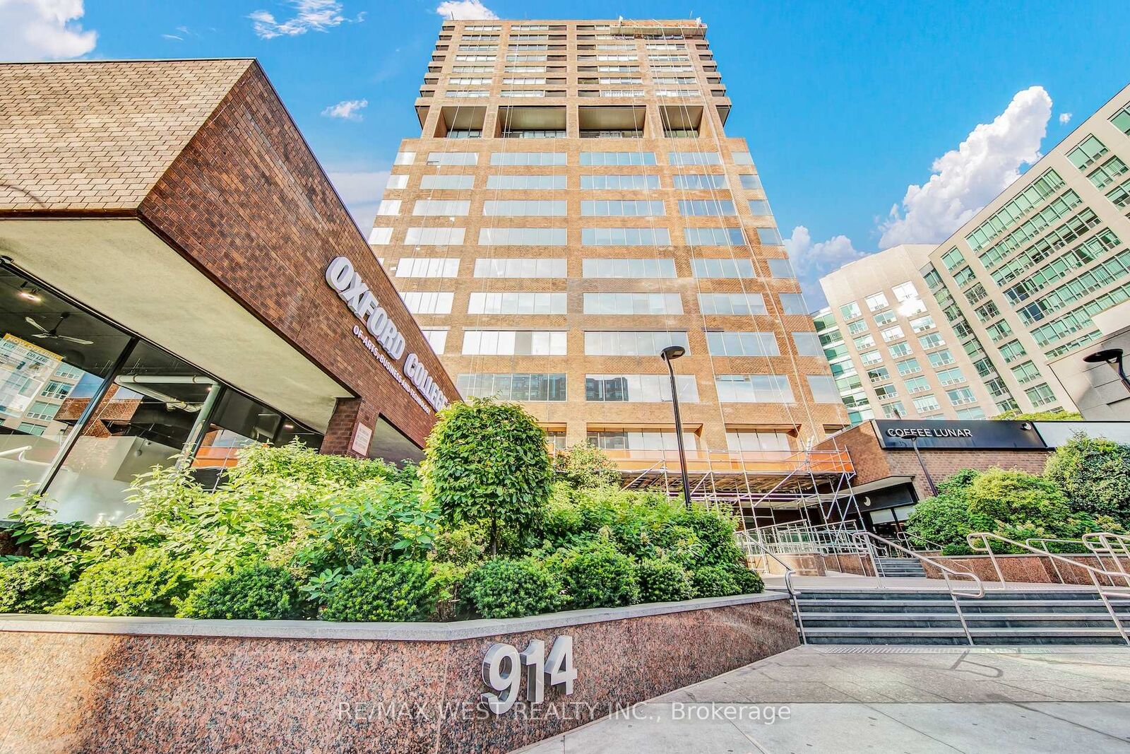 Property Photo: 914 Yonge Street 1202 ON M4W 3C8