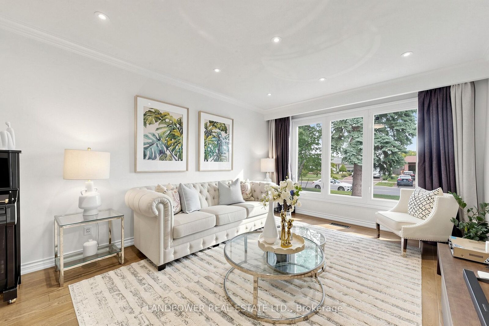 Property Photo: 317 Paisley Boulevard W ON L5B 2S7