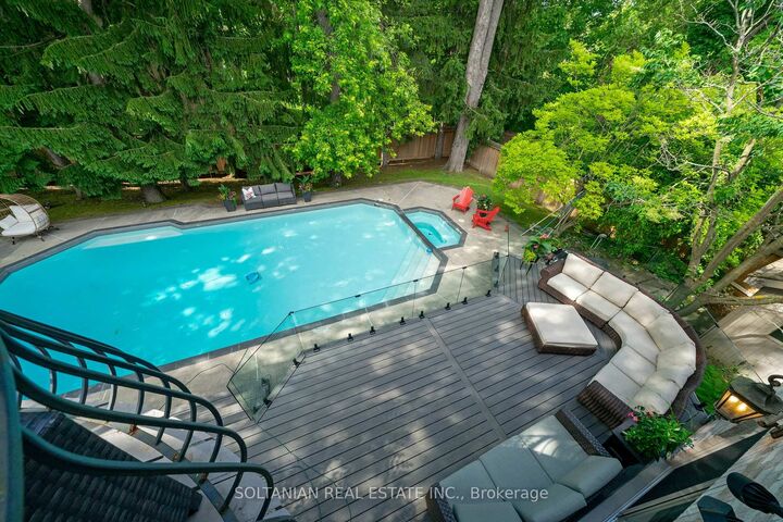 Property Photo: 6 Fairfield Place ON L3T 7M7