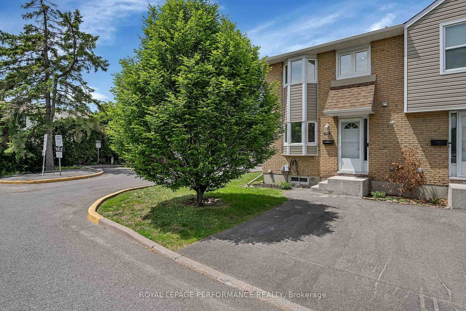 Property Photo: 1780 Lamoureux Drive A ON K1E 2N4