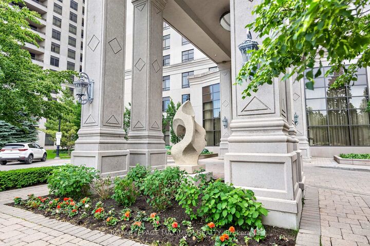 Property Photo: 9245 Jane Street 914 ON L6A 0J9