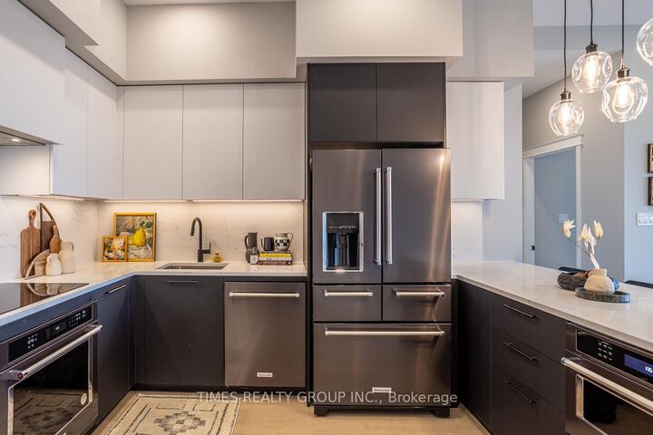 Property Photo: 195 Hunter Street E 903 ON K9H 1G9
