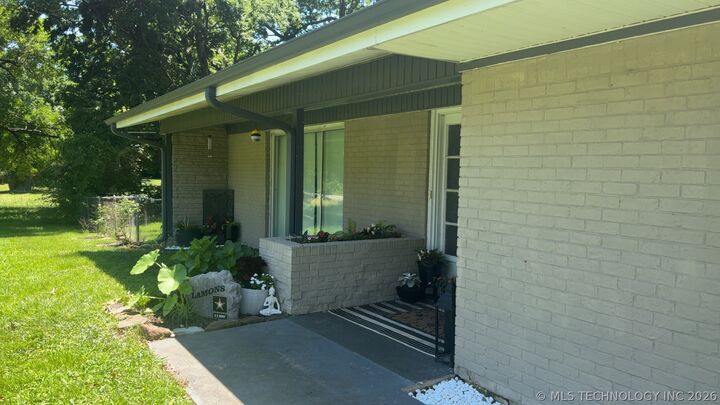 Property Photo:  1014 SE 3rd Street  OK 74467 