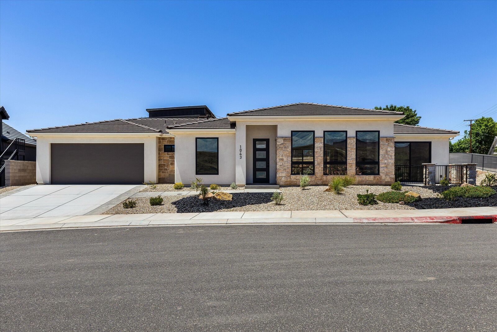 Property Photo: 1043 N Falcon Ridge View UT 84737